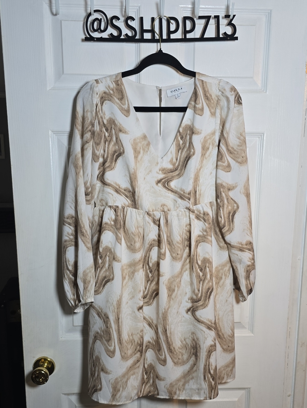 GILLI S Small Gibson White Dress with Tan Marble Swirl Long Sleeves